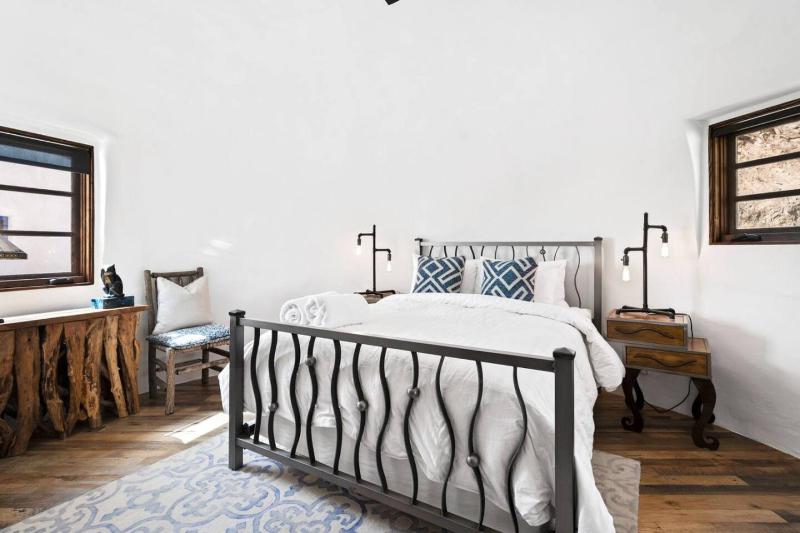 Santorini House Panoramic Palm Springs Views - image 19
