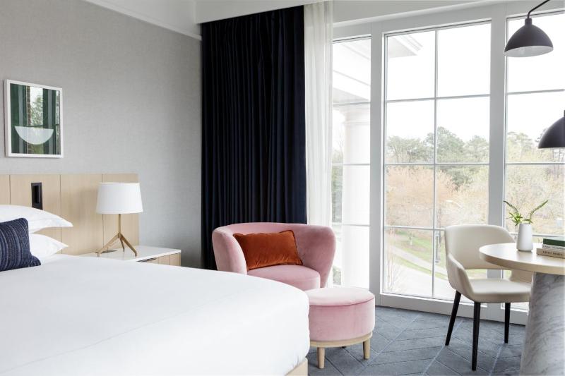 One-Bedroom Suite image 1