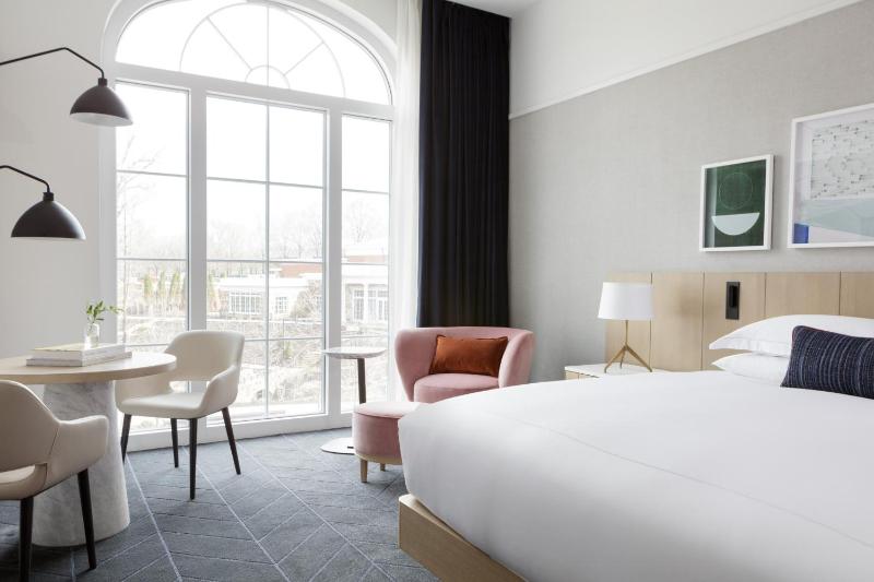 King Premium Terrace image 1
