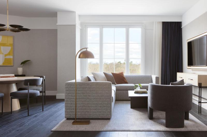 One-Bedroom Suite image 4