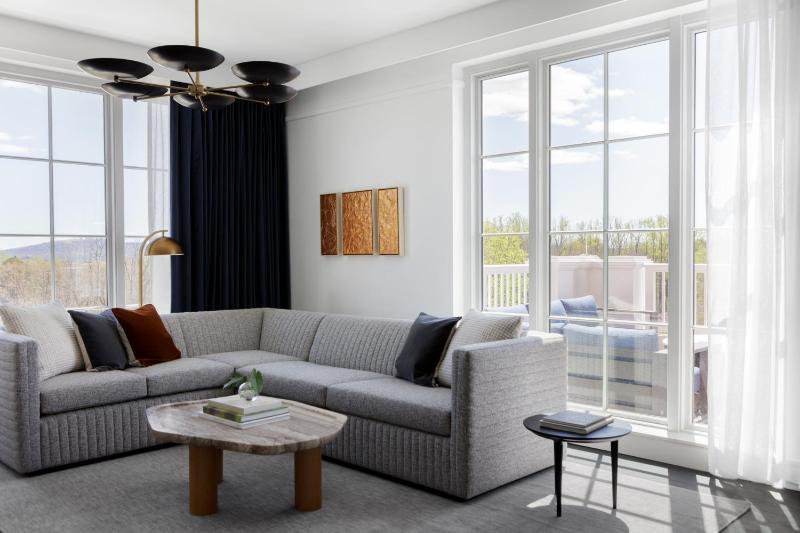 One-Bedroom Suite with Dining Area and Terrace image 1