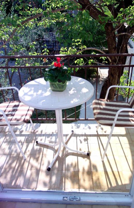 Studio with Balcony image 3