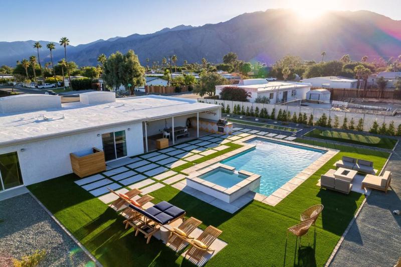 Sunny Vista Pool And Spa Home With Mountain Views - image 1