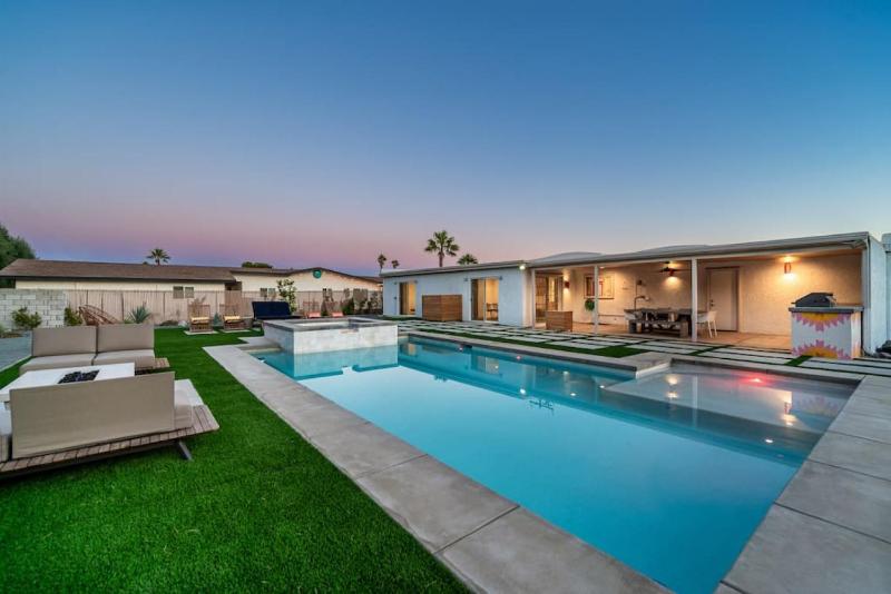 Sunny Vista Pool And Spa Home With Mountain Views - image 23
