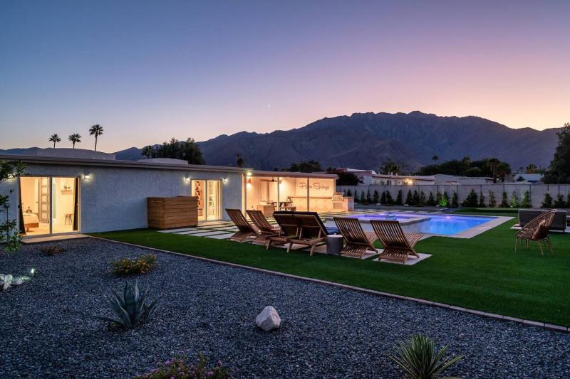 Sunny Vista Pool And Spa Home With Mountain Views - image 31