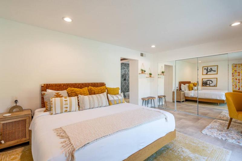 Sunny Vista Pool And Spa Home With Mountain Views - image 21