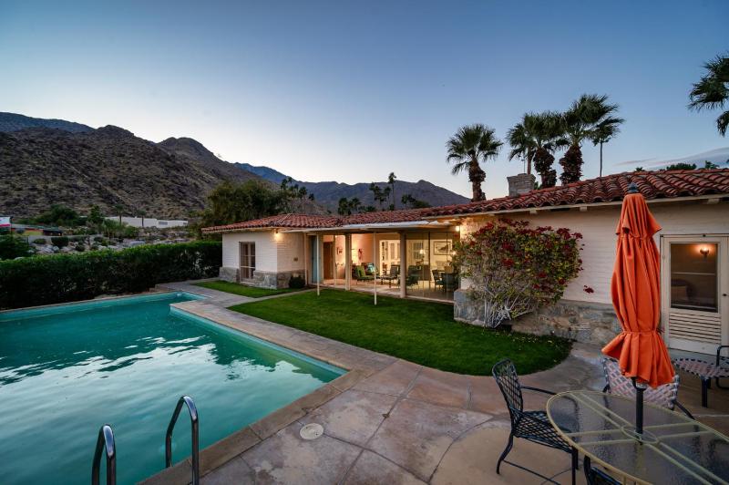 Cielo Vista Retro Palm Springs Getaway - image 32