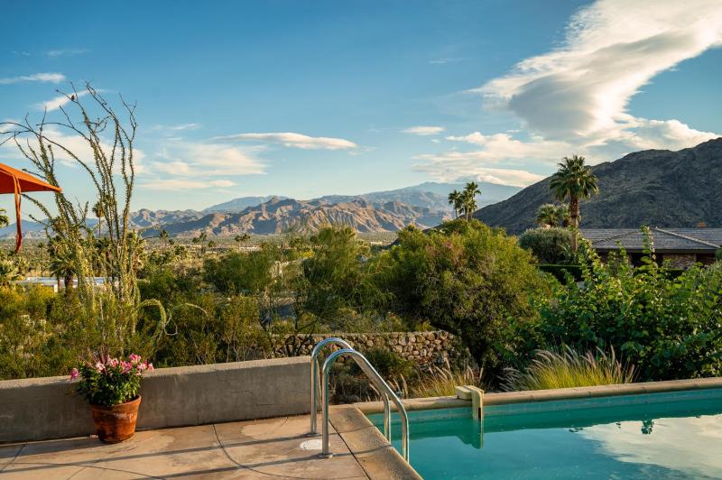 Cielo Vista Retro Palm Springs Getaway - image 46