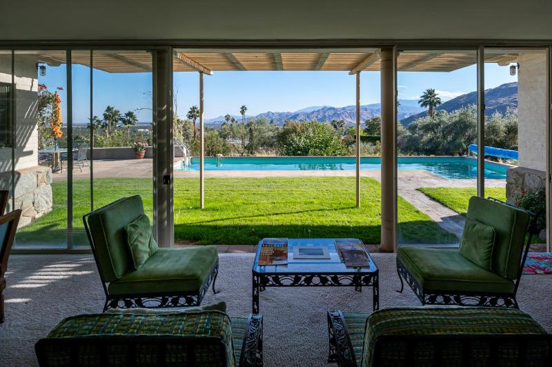 Cielo Vista Retro Palm Springs Getaway - image 35