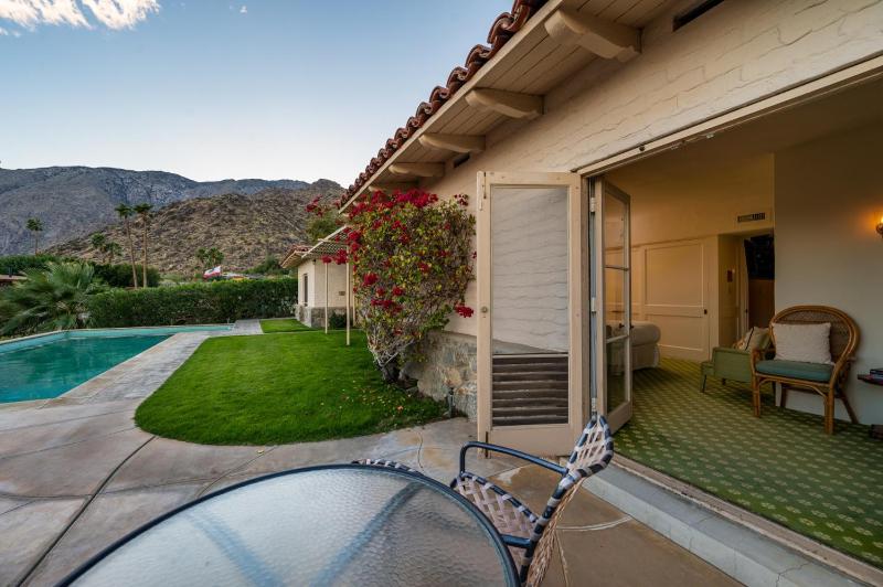 Cielo Vista Retro Palm Springs Getaway - image 42