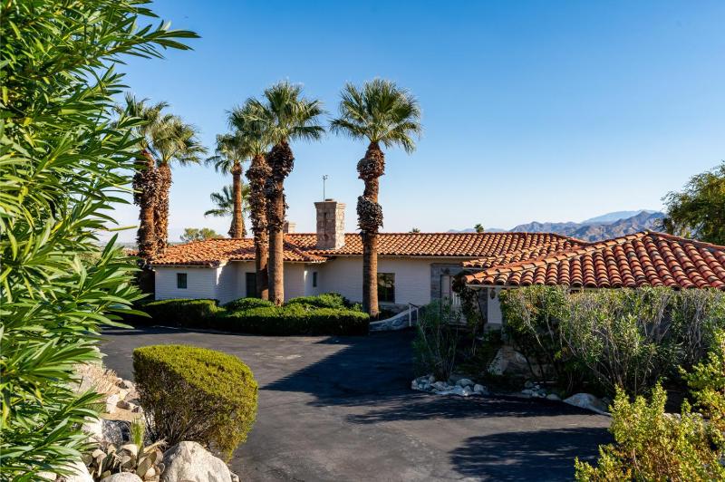 Cielo Vista Retro Palm Springs Getaway - image 14