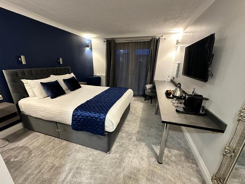 Business Executive Room  image 4