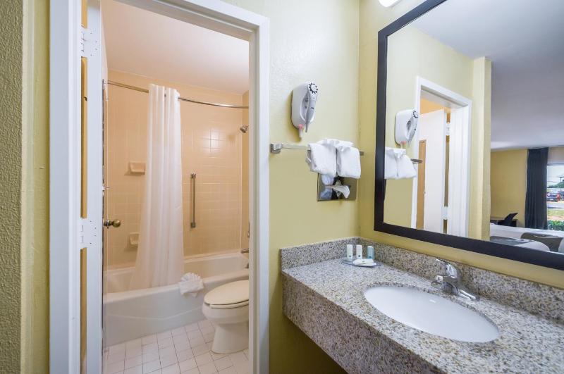 Double Room - Non-Smoking  image 3