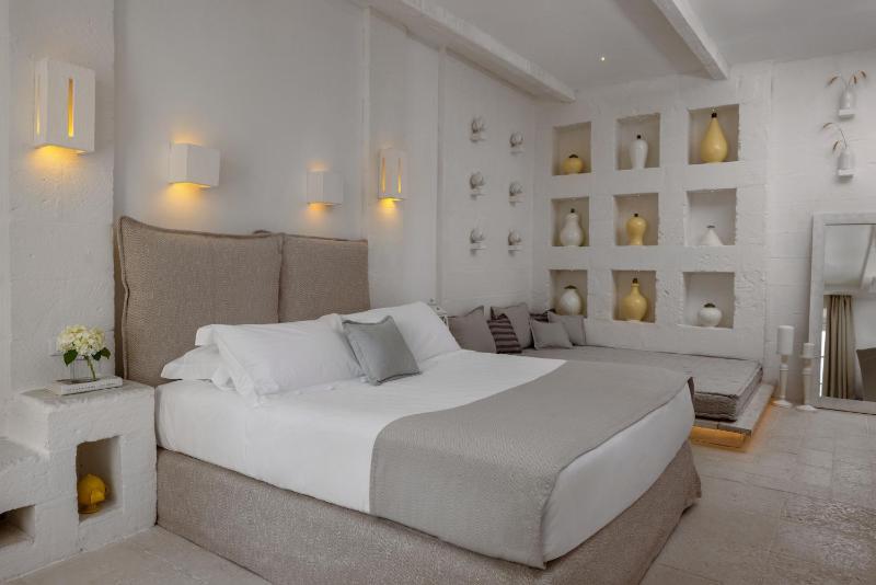 Deluxe Room image 3
