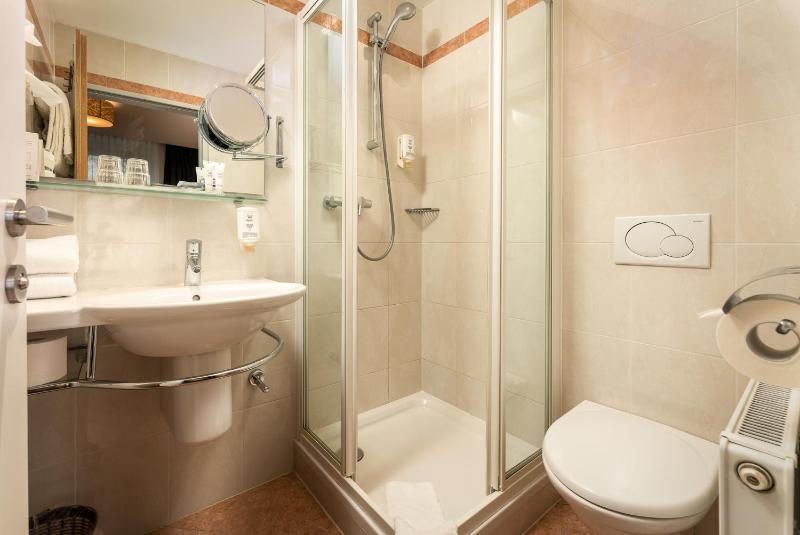 Economy Double Room without Sauna and Breakfast image 3