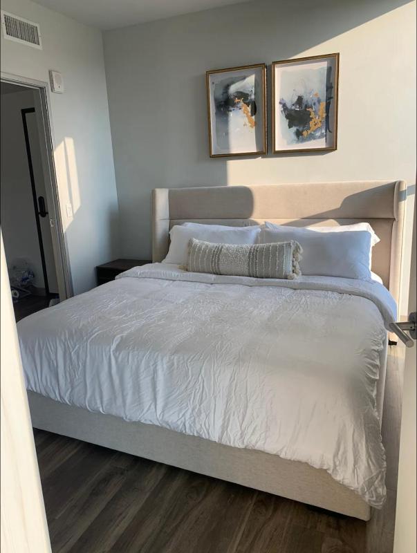 Modern 2-Bedroom Apartment in Little Italy - image 12