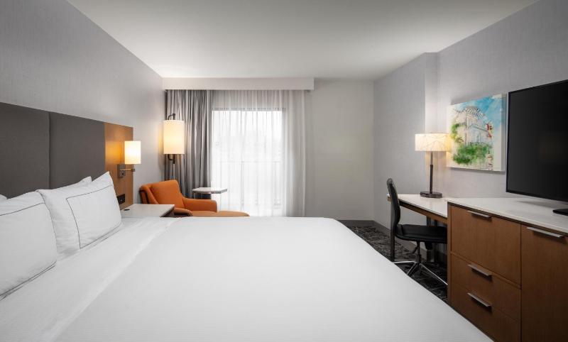King Room image 3