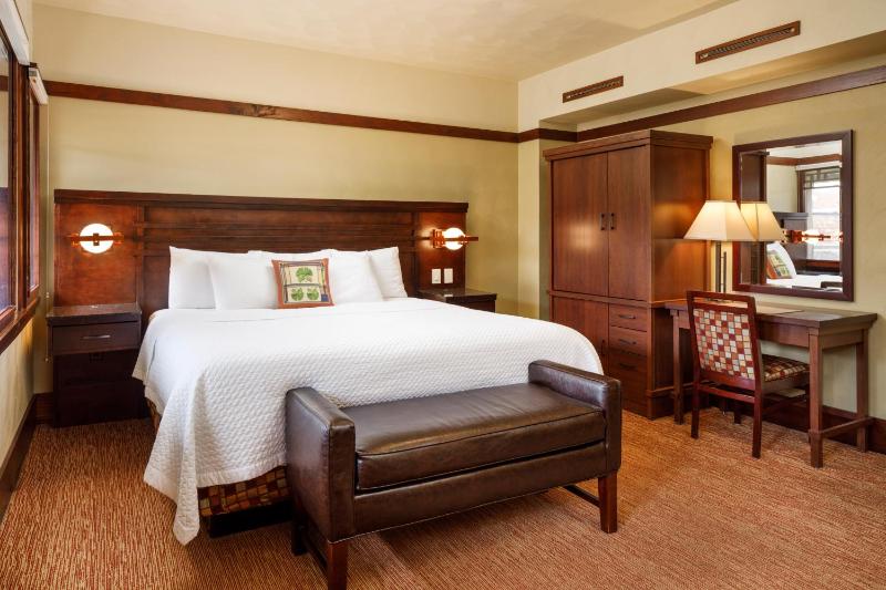 Deluxe Queen Room image 1