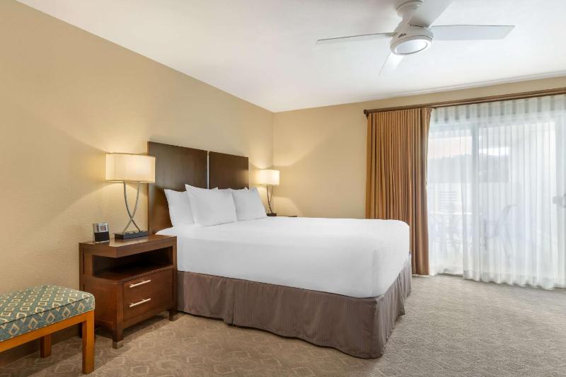 King Suite with Two King Beds - Non-Smoking image 3