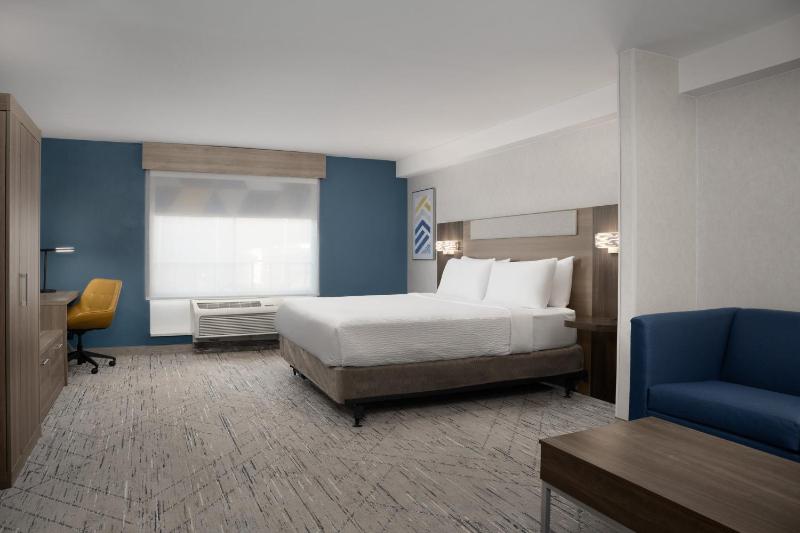 King Studio Suite with Mobility Accessible Tub - Non-Smoking image 3