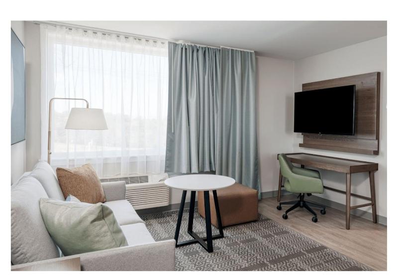One-Bedroom Suite image 4