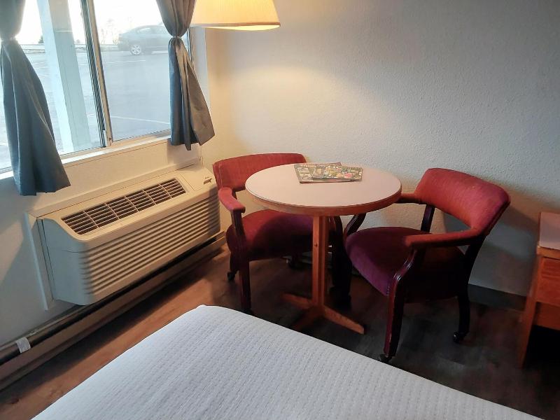 Double Room image 3