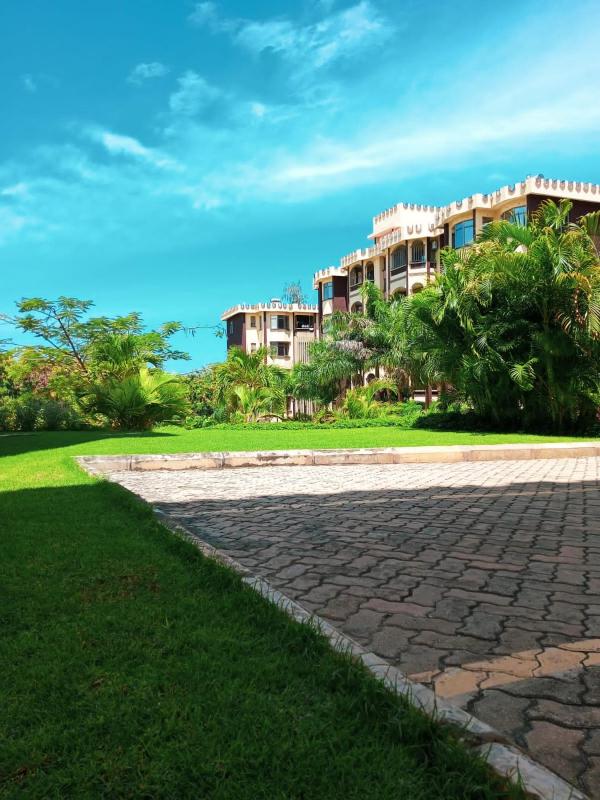 Lux Suites Sunset Furnished Apartments - image 2