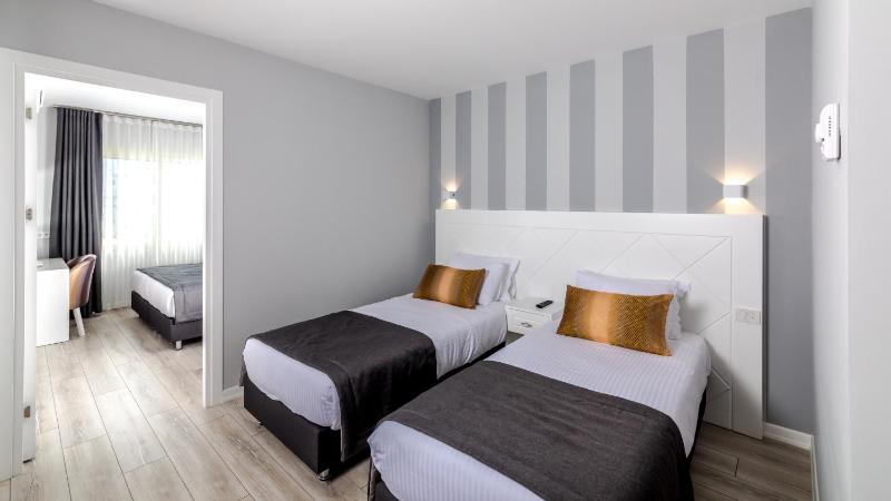 Quadruple Room image 3