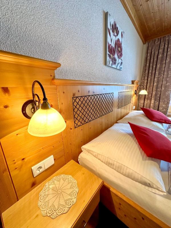 Standard Double Room image 3