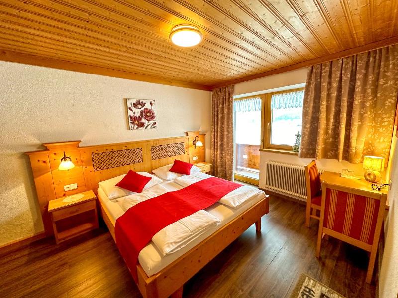 Standard Double Room image 1