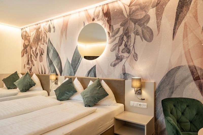 Quadruple Room image 1