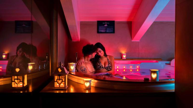 Junior Suite with jacuzzi image 3