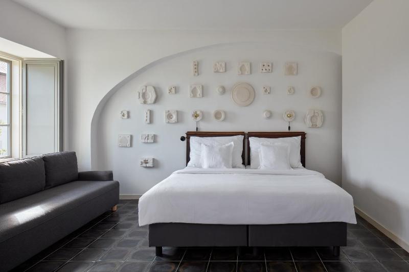 Double Room with Extra Bed image 1