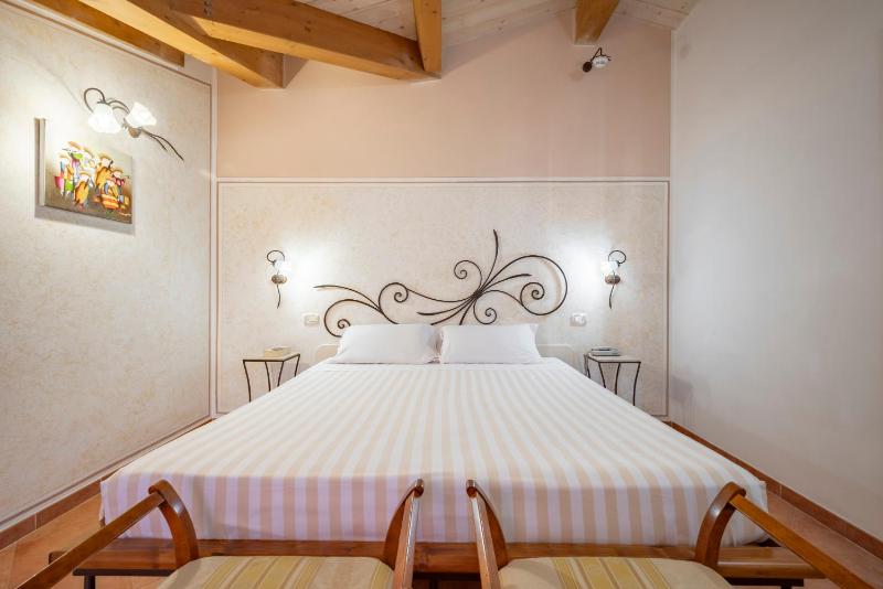 Junior Suite with Balcony image 1
