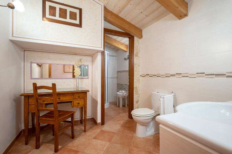 Junior Suite with Balcony image 3