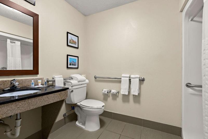 King Suite - Disability Access/Non-Smoking image 3