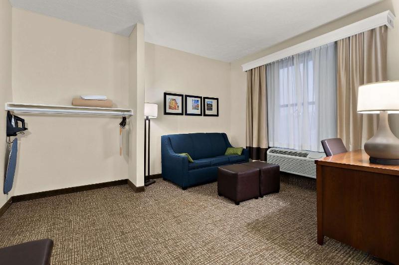 King Suite - Disability Access/Non-Smoking image 4