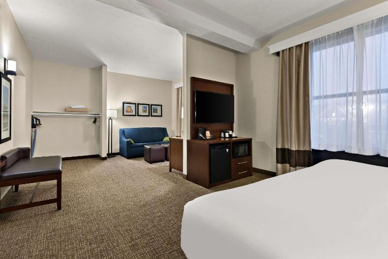 King Suite - Disability Access/Non-Smoking image 4