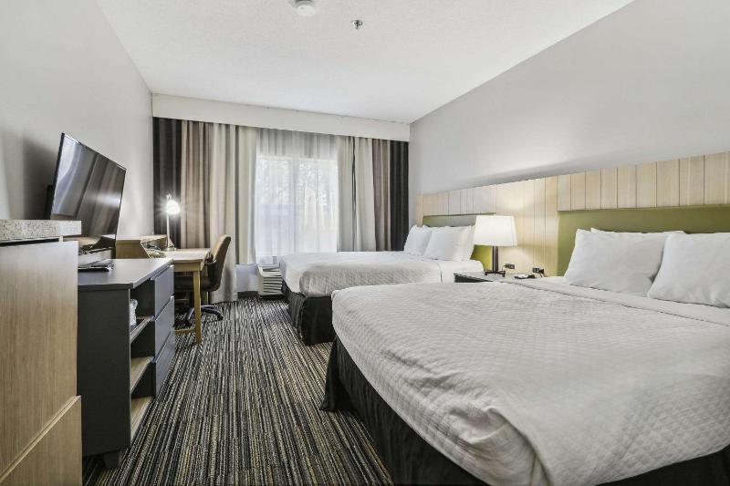 Queen Room with Two Queen Beds - Non-Smoking image 1