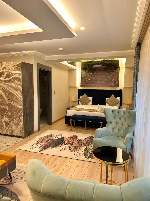 Deluxe Family Suite image 1