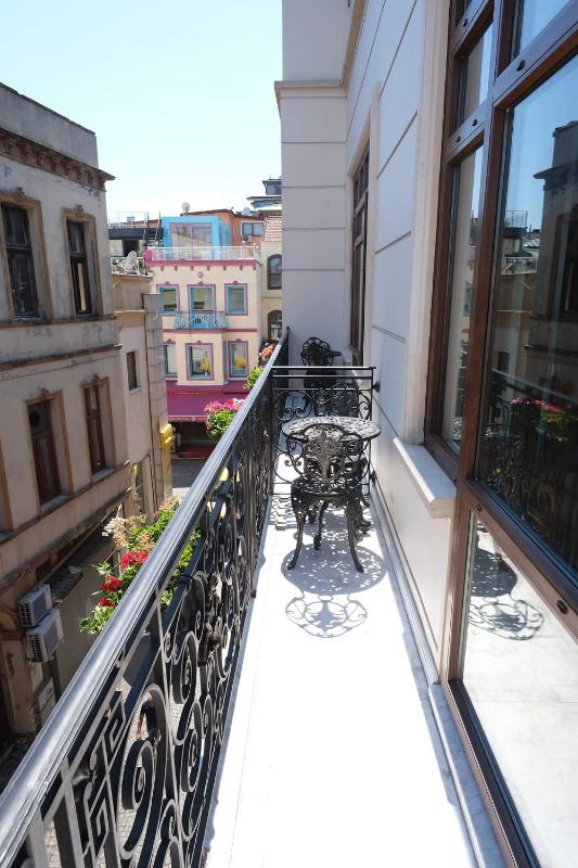Double Room with Balcony image 1