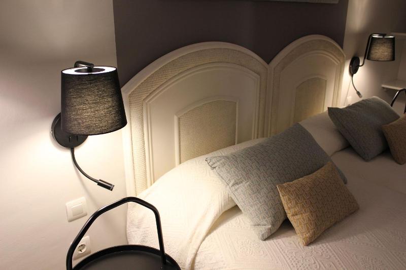 Superior Double or Twin Room with Sea View image 3