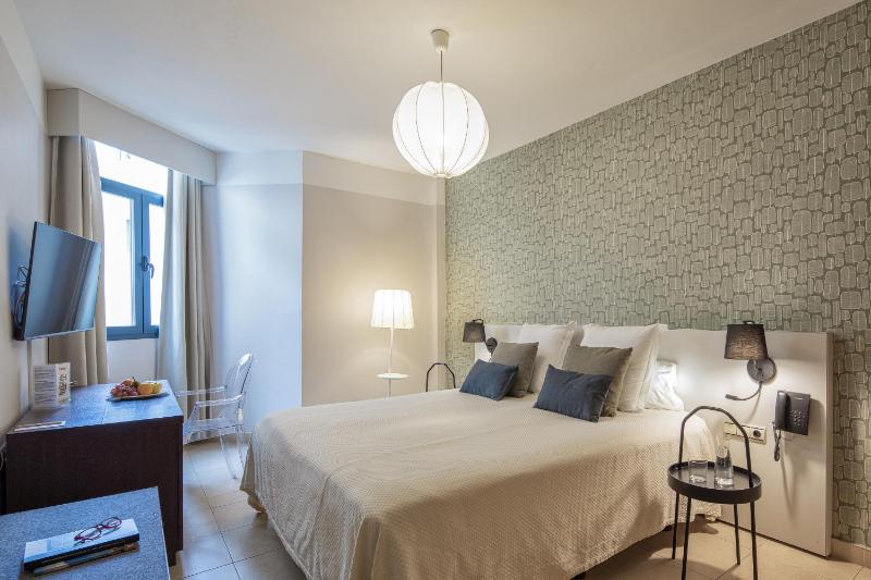 Twin Room image 1