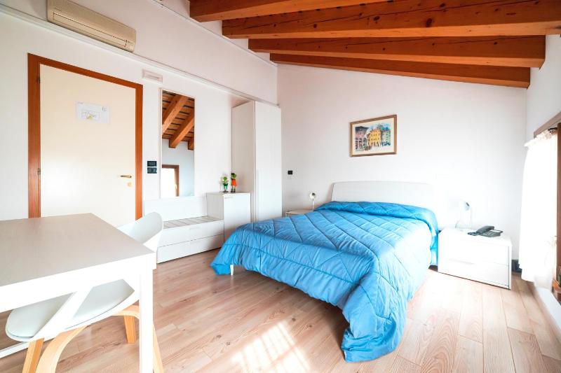 Single Room with Private Bathroom image 2