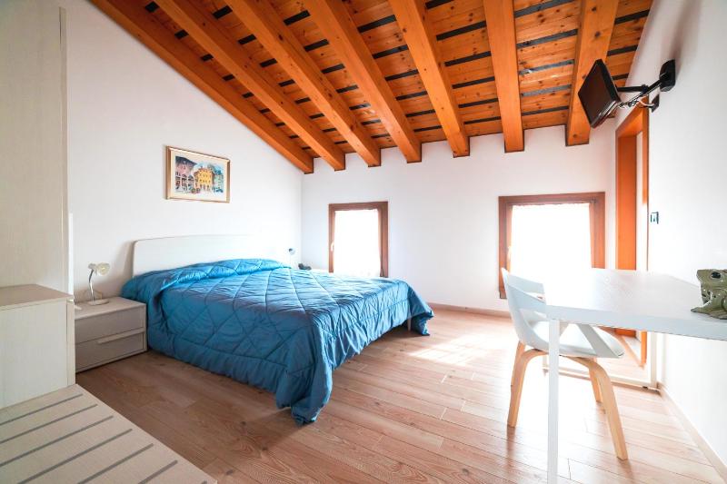 Single Room with Private Bathroom image 3