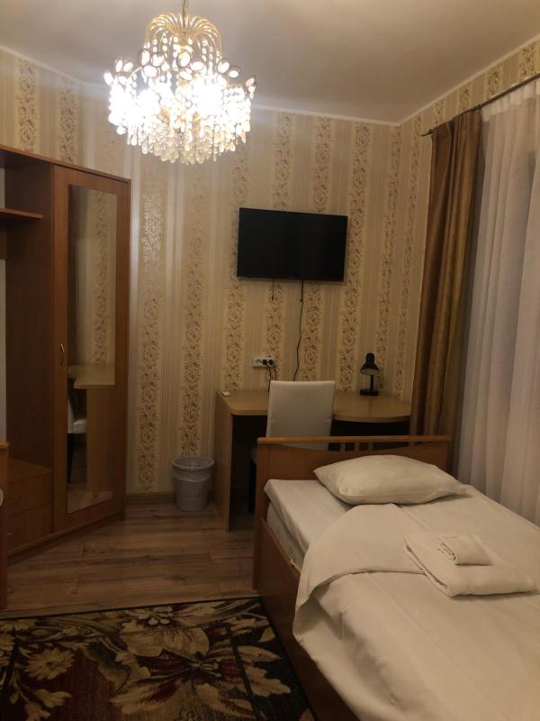 Twin Room with Shared Bathroom image 3