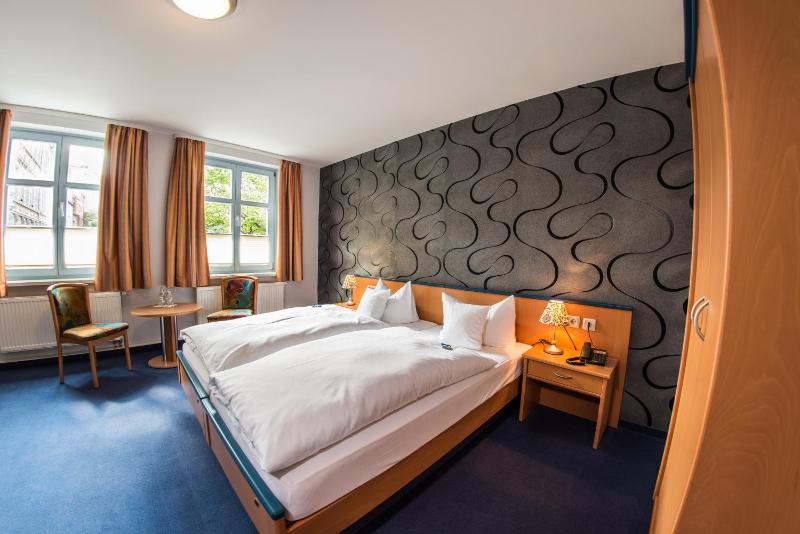 Deluxe Double Room image 4