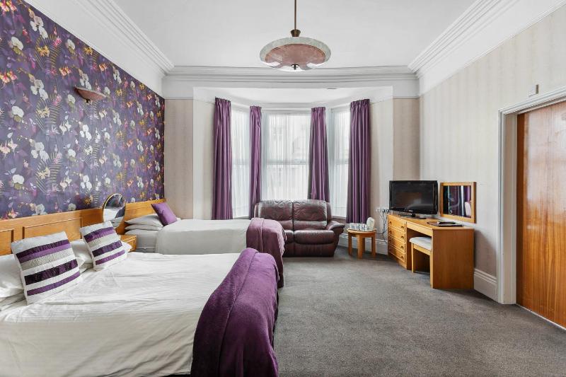 Double or Twin Room image 2