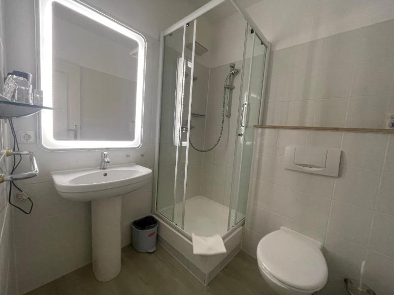 Double Room with Sea View image 2