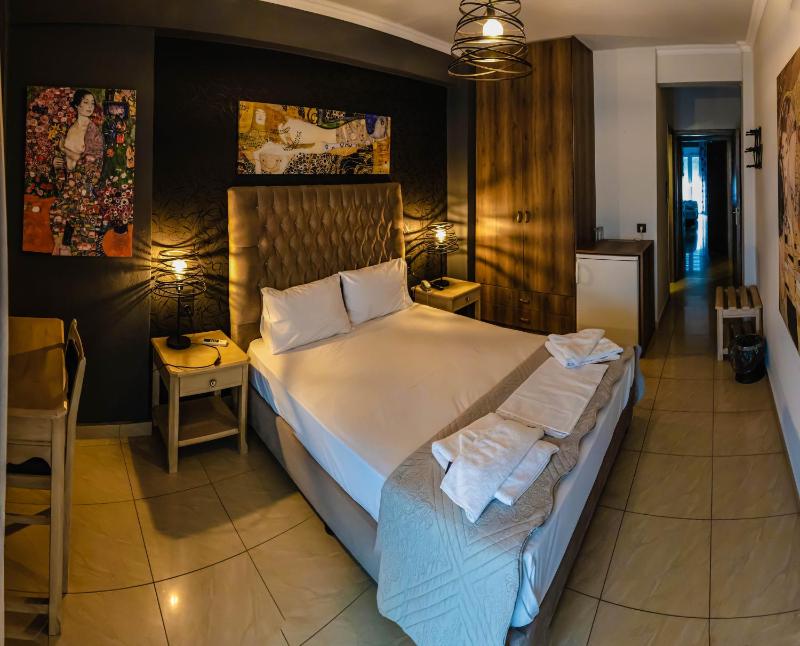 Superior Family Room image 1